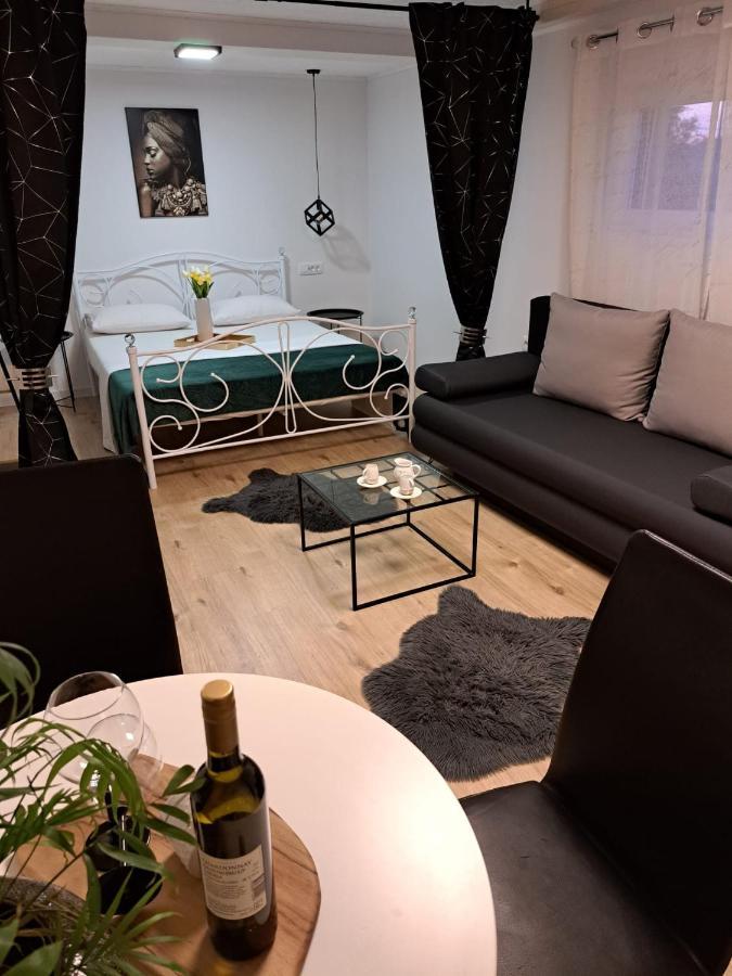 Studio Apartman Maris Apartment Zadar Exterior photo